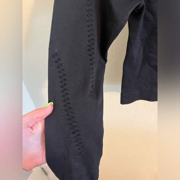 Women’s Athletic Top - Picture 3 of 4